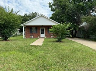 1122 E Maple St, Cushing, OK 74023