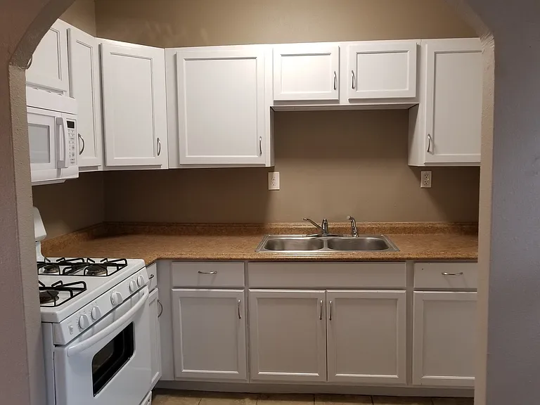 1802 W Gramercy Pl — Photo 9