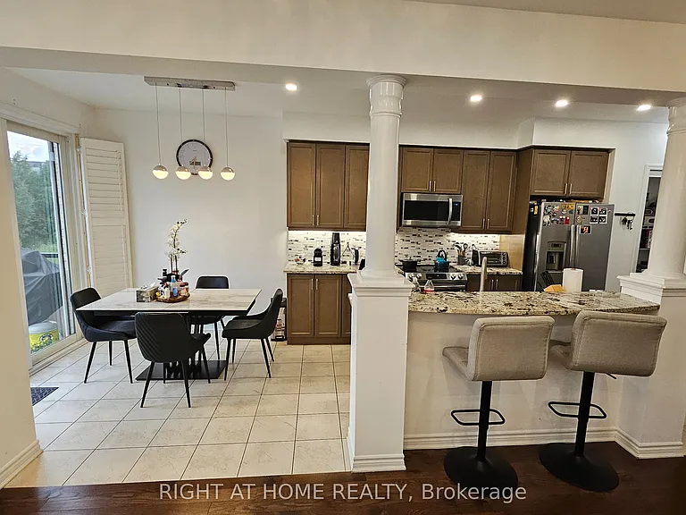 1206 Duignan Cres #UPPER — Photo 13