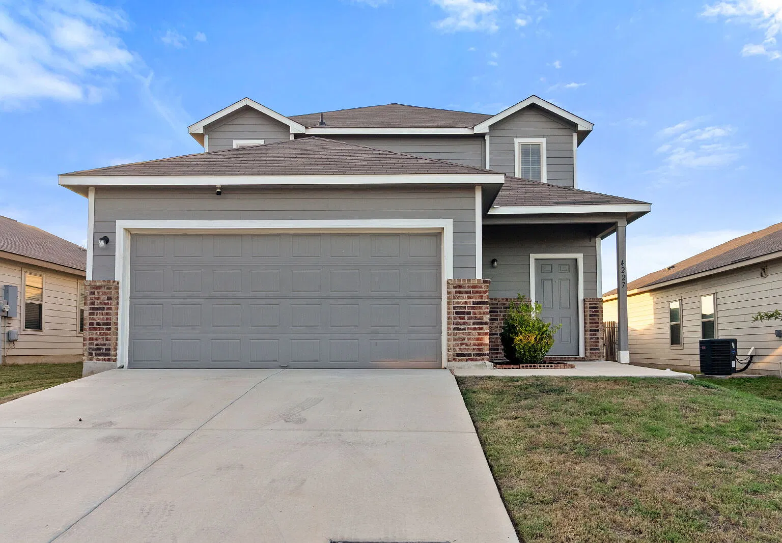4 bed, 2.5 bath, 2635 sqft, $2,200 — Photo 1