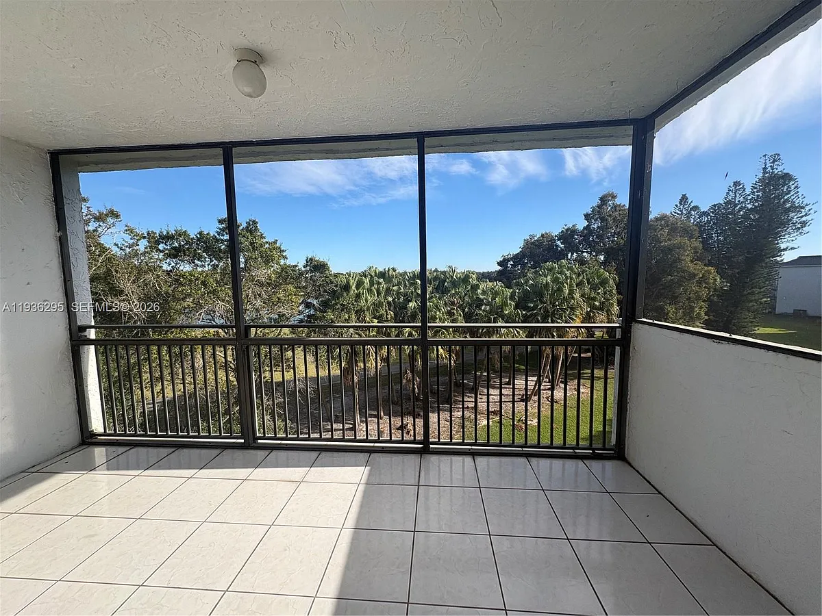 Building Photo - 16171 Blatt Blvd #408