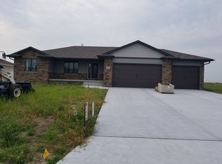 1509 Rainbow Rd, Grand Island, NE 68801