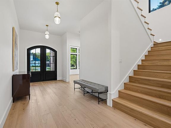 2nd image of 1722 Huntington Ave
