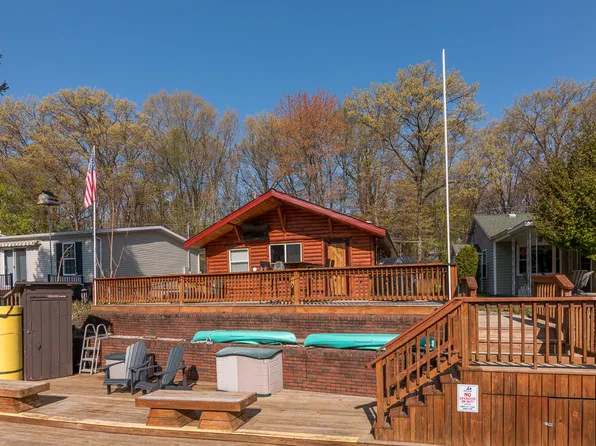 50767 W Bay Rd, Dowagiac, MI 49047