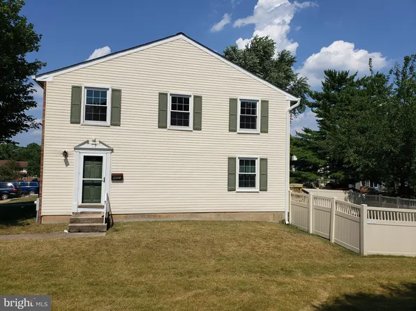 9601 Heathcliffe Dr, Rosedale, MD 21237