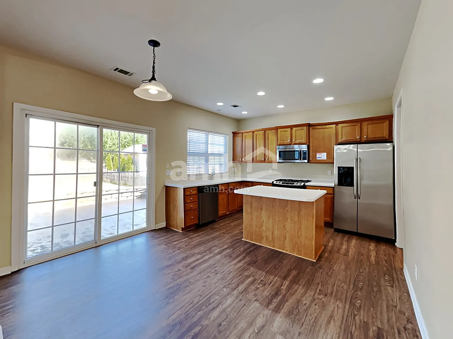4 bed, 2.5 bath, 2198 sqft, $2,485 — Photo 4