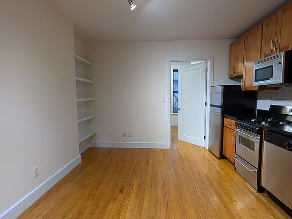 3rd image of 230 E 80th St APT 4C
