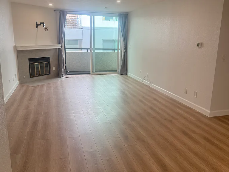 Barrington Apartment — Photo 10