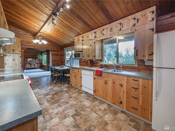 Spacious Kitchen