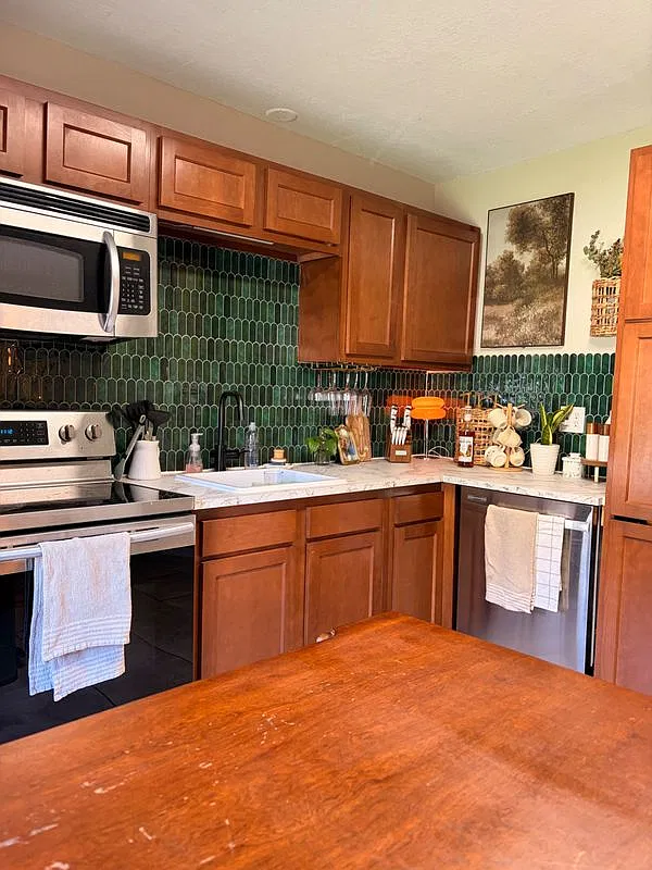 3 bed, 1.0 bath, 988 sqft, $2,020 — Photo 4