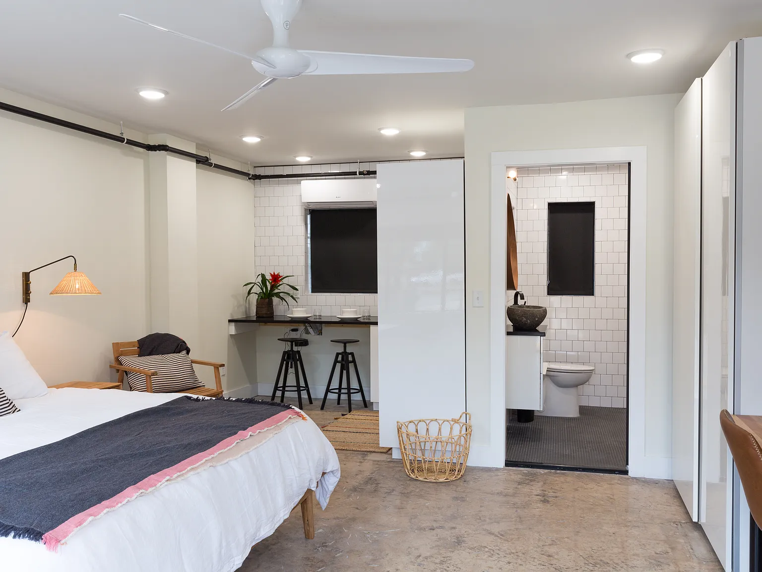 Studio, 350 sqft, $1,500 — Photo 2