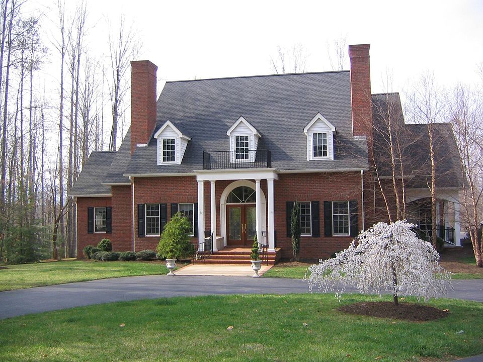 Front with circular drive
