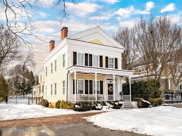 581 N Broadway, Saratoga Springs, NY 12866