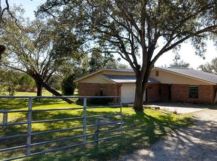 135 Buffalo Rd, George West, TX 78022