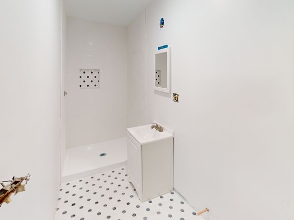 9 Viall Ave #9
