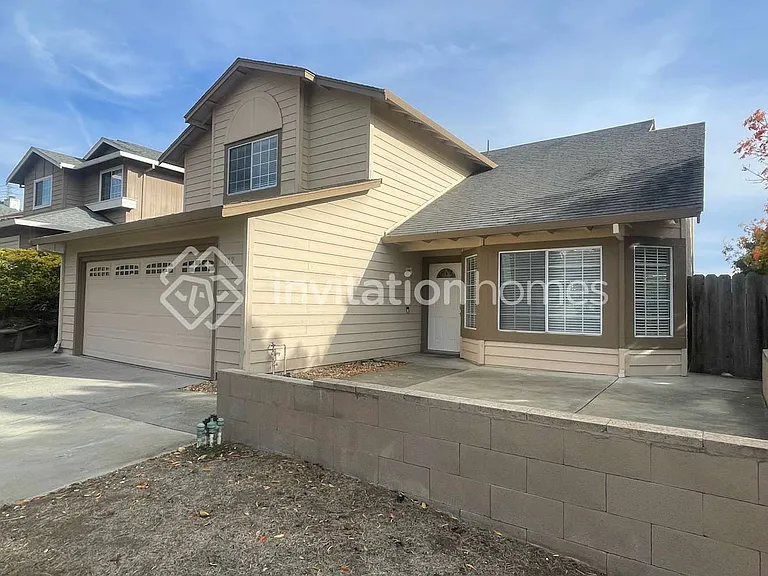 102 Vanessa St — Photo 1