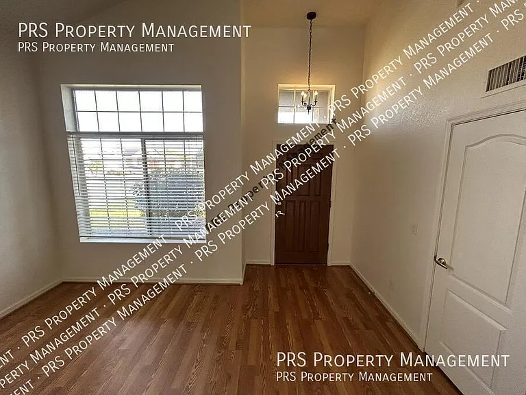 1963 W Thompson Way — Photo 4