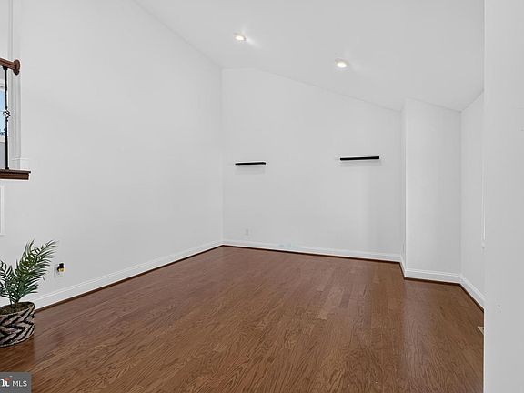 3rd image of 104 Garrett Rd