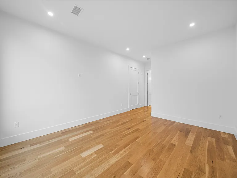 Residencies at 218-220 Old Colony Avenue — Photo 23