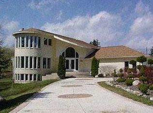 4201 Woodlands Ln, Orchard Lake, MI 48323
