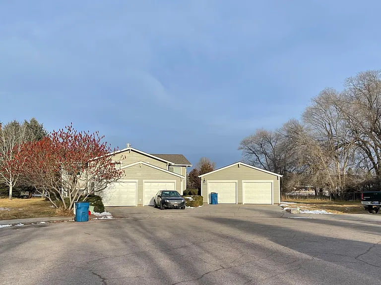 1615 Birchwood Ln — Photo 17