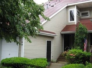 37 Ridge View Ter, Oak Ridge, NJ 07438