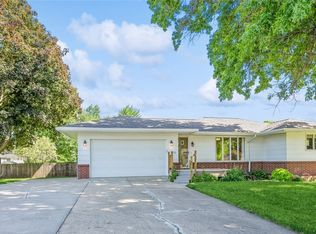 1210 E Clinton Ave, Indianola, IA 50125