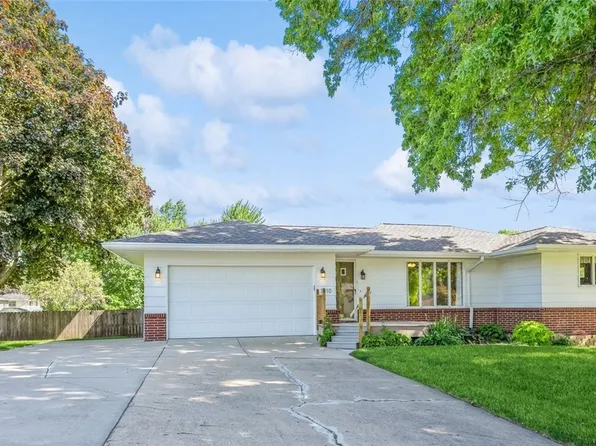 1210 E Clinton Ave, Indianola, IA 50125
