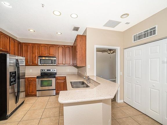 3rd image of 2388 Grand Central Pkwy APT 8