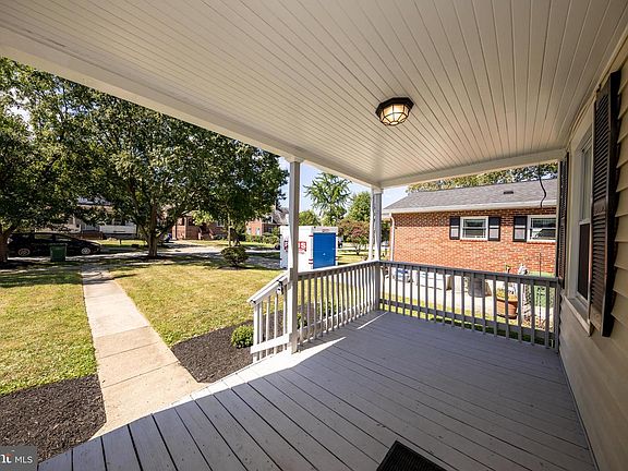 3rd image of 2326 Ivy Ave