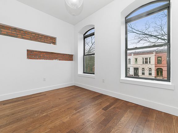 5th image of 858 Hancock St APT 2