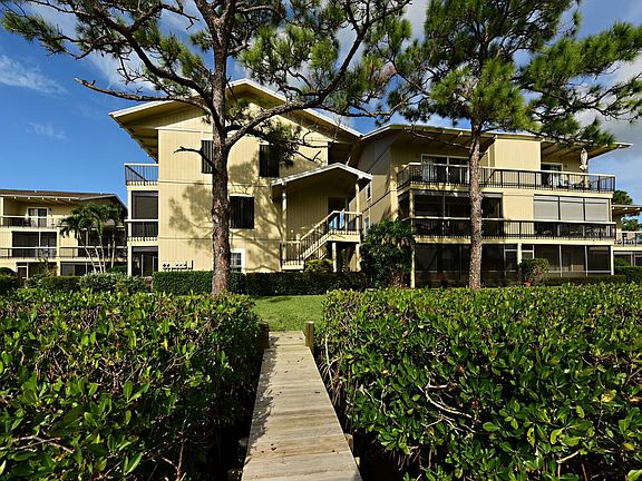 Home For Sale In Riverbend