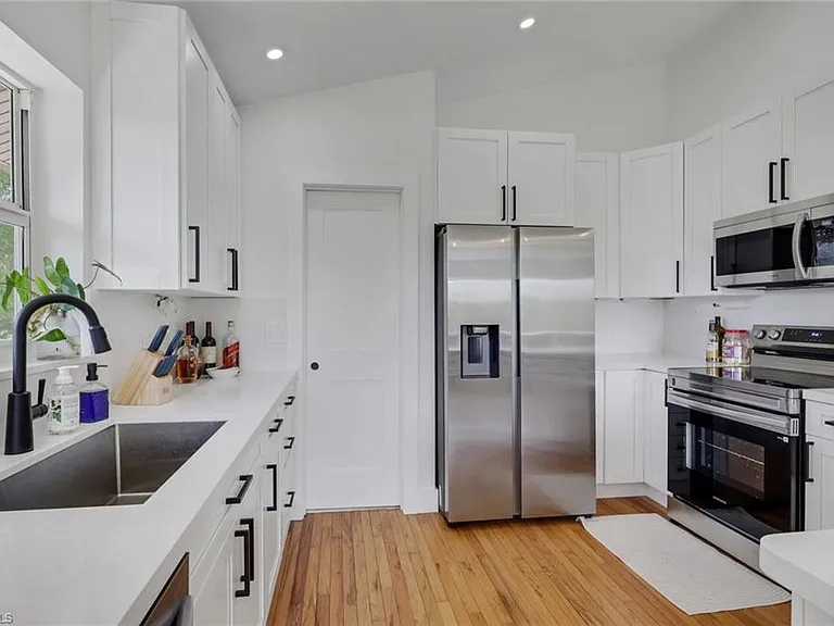 880 18th St NE — Photo 10