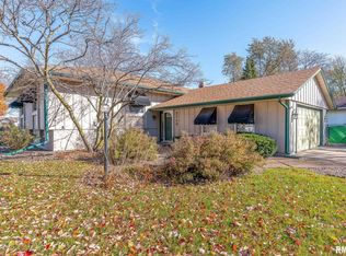 5749 Oakbrook Rd, Davenport, IA 52806