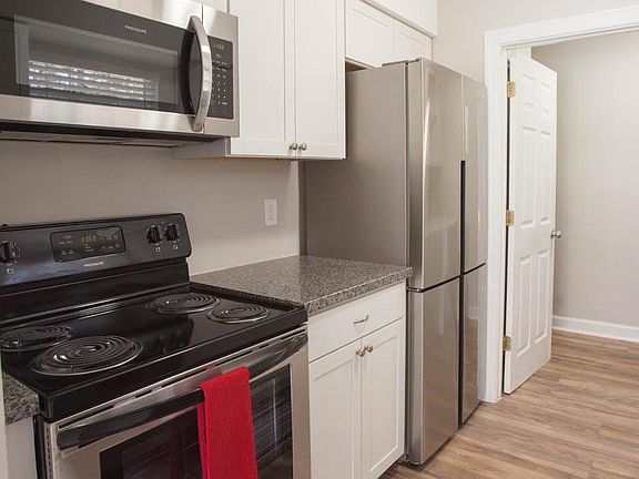 3rd image of 7721 Park Vista Cir APT A