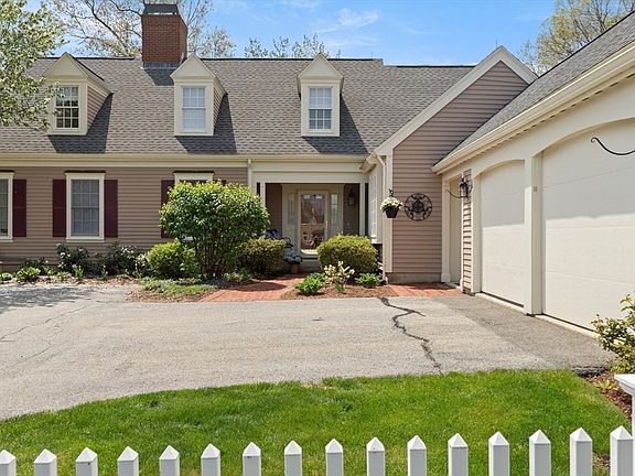 3rd image of 61 Great Hill Dr #61