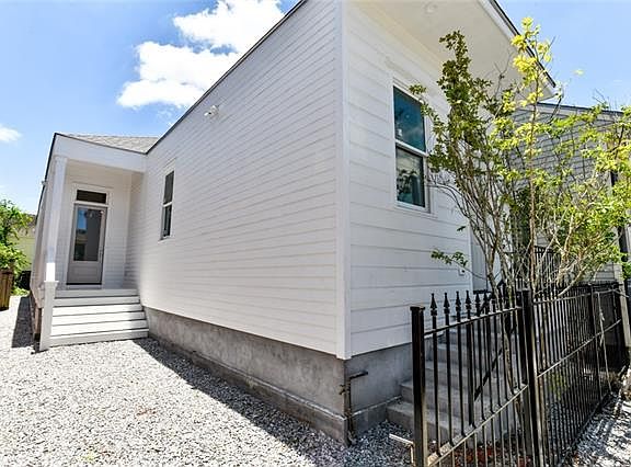 2nd image of 3224 Annunciation St