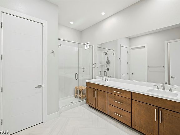 5th image of 45 Garibaldi Way