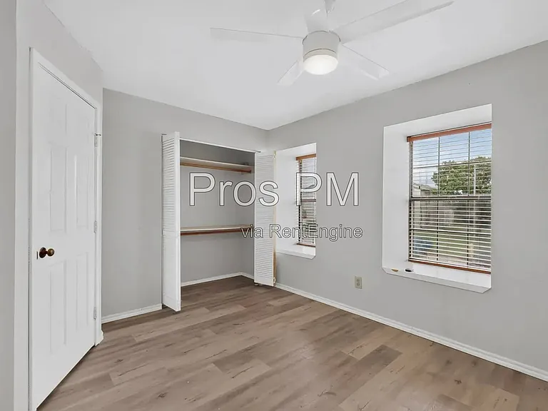 734 W Collins St — Photo 15