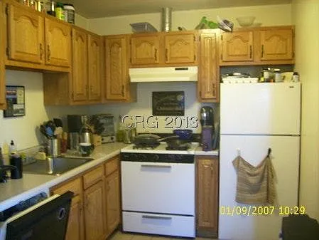 195-197 Newton St #4 — Photo 4