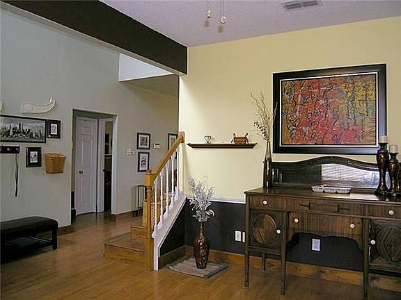 3rd image of 933 Winterwood Ct
