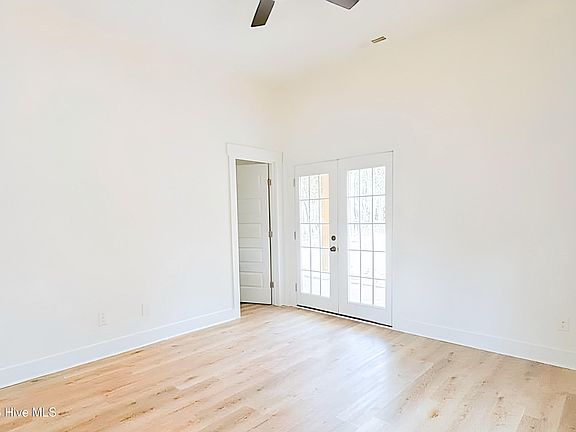 5th image of 3907 Park Avenue