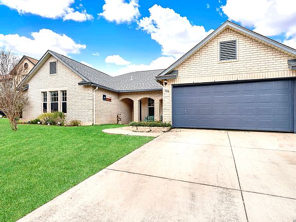 4th image of 128 Springtree Grove