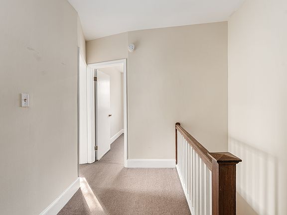 4th image of 722 E St NE #2