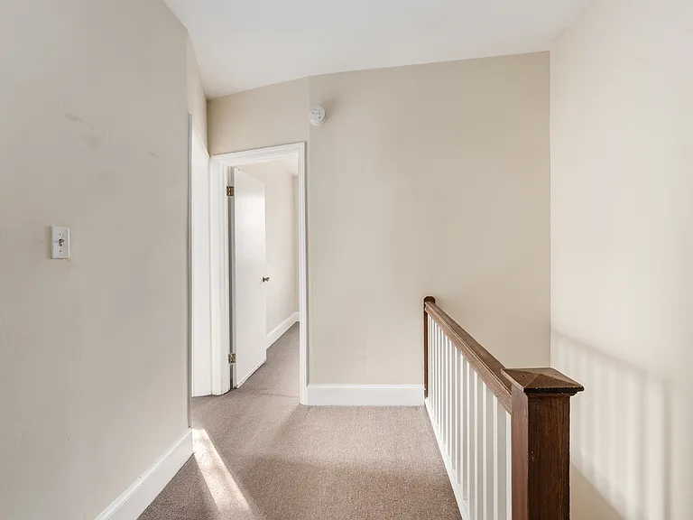 722 E St NE #2 — Photo 4