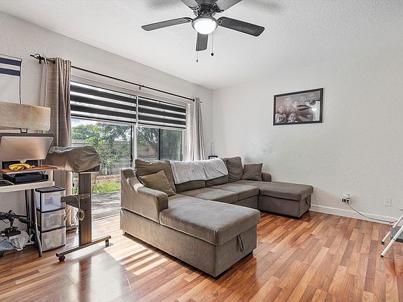 5th image of 612 SW 80th Terrace