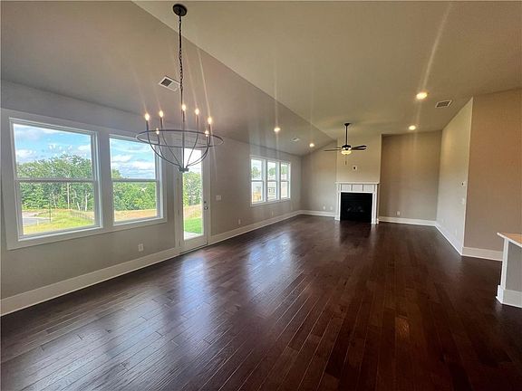 5th image of 309 Willow Rd