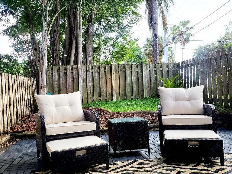 690 SE 23rd Ave #1 — Photo 8