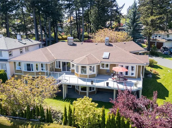 4405 Moonlight Ln, Saanich, BC V8N 6K7
