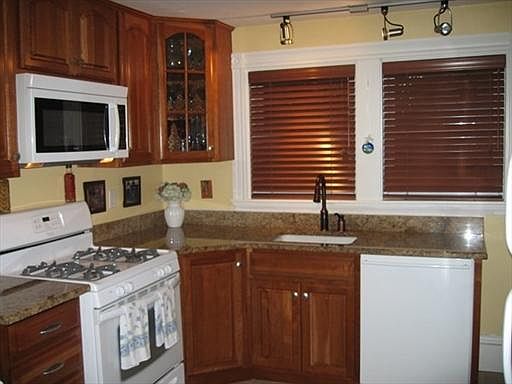 2nd image of 8 Morse Ave Floor 2